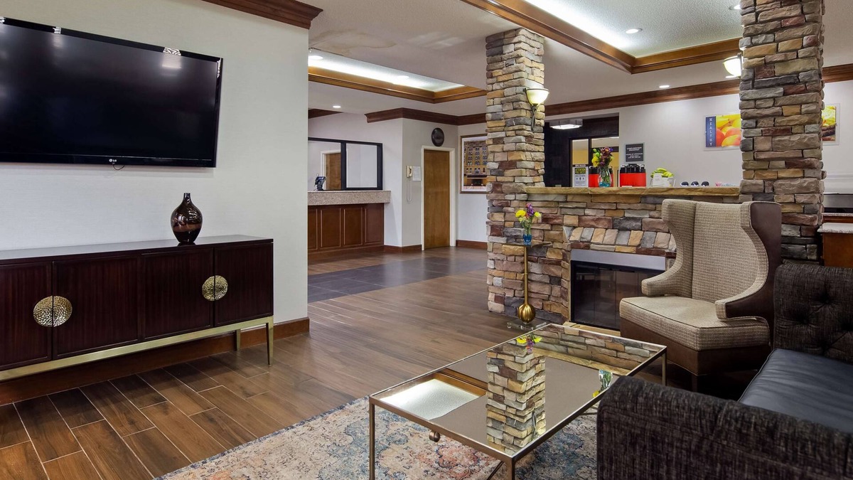 Byron Hotel | Best Western Inn & Suites