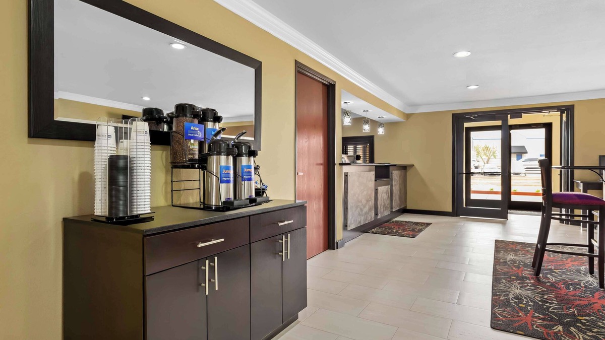 Broken Arrow Hotel | Best Western Kenosha Inn