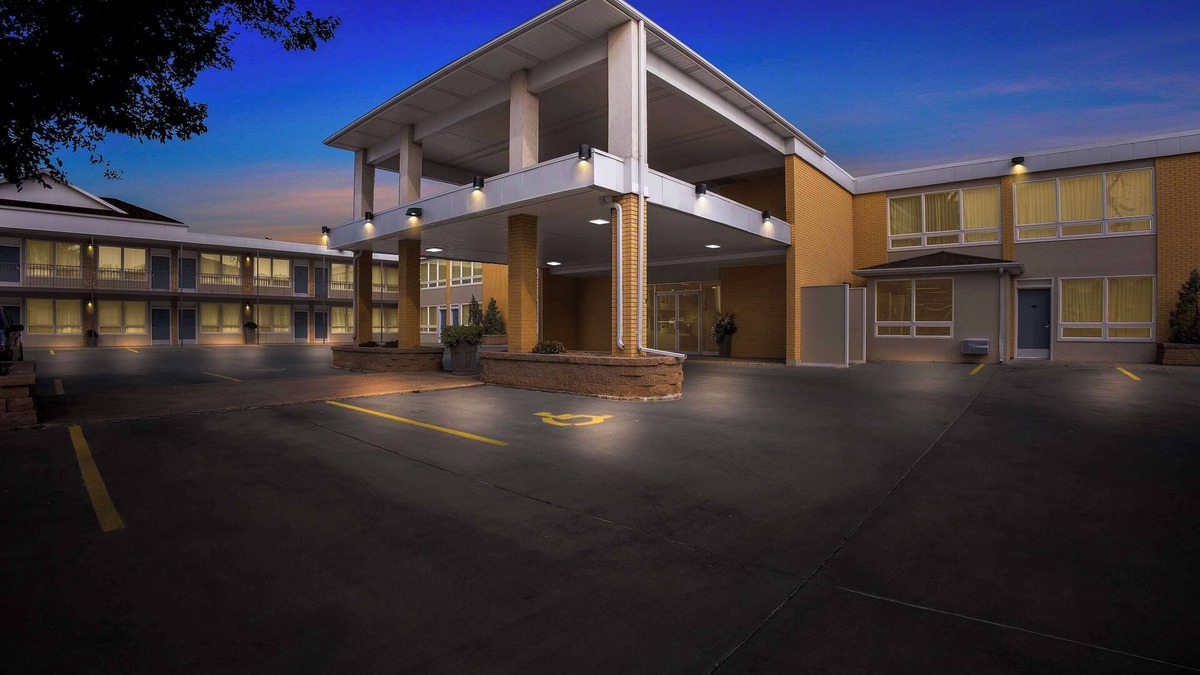 Chamberlain Hotel | Best Western Lee's Motor Inn