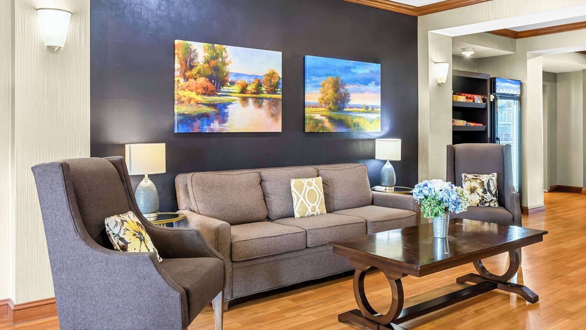 South Beloit Hotel | Best Western Legacy Inn & Suites Beloit/South Beloit