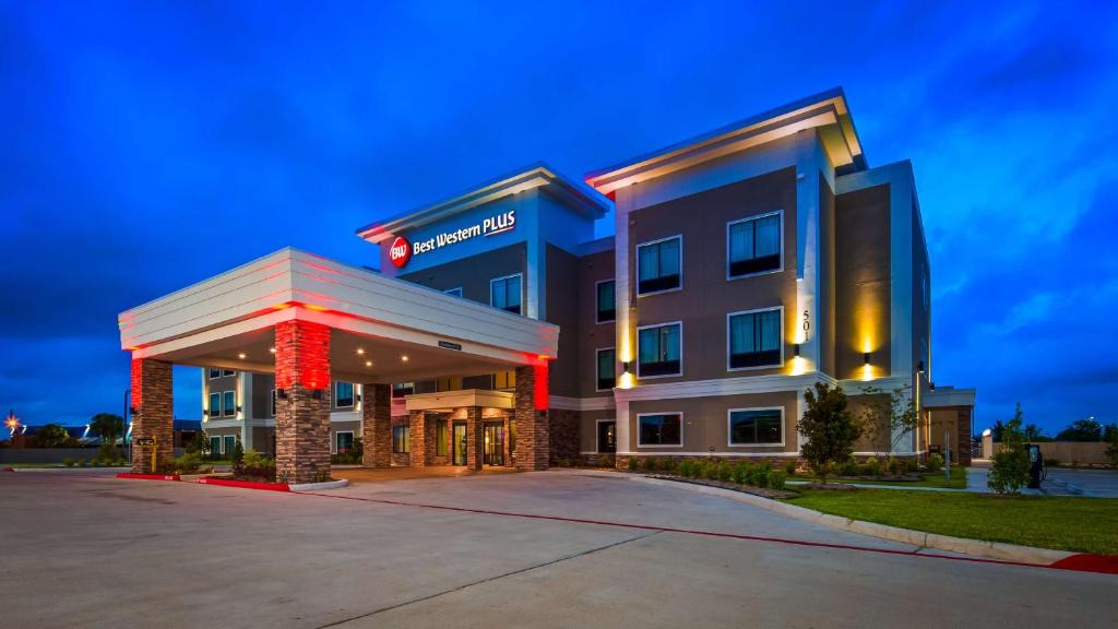 Bay City Hotel | Best Western Plus Bay City Inn & Suites