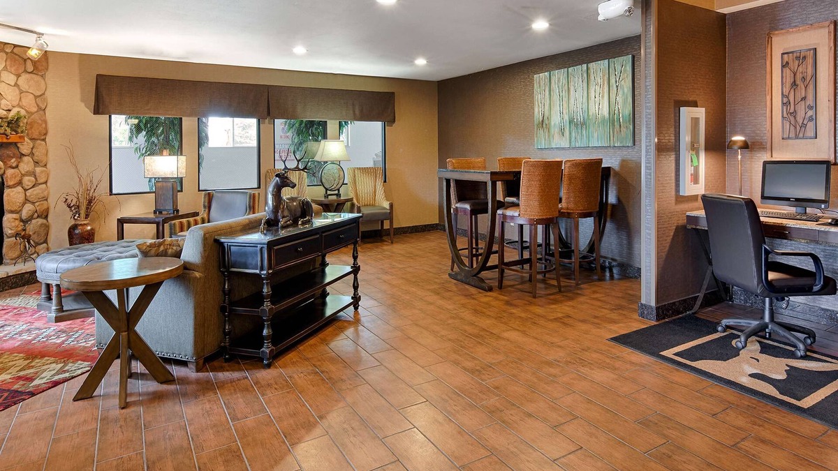 Craig Hotel | Best Western Plus Deer Park Hotel & Suites