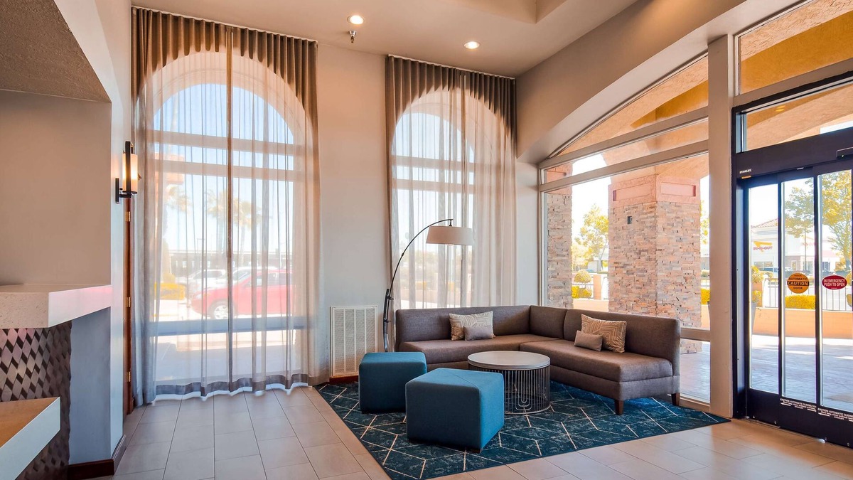 Manteca Hotel | Best Western Plus Executive Inn & Suites