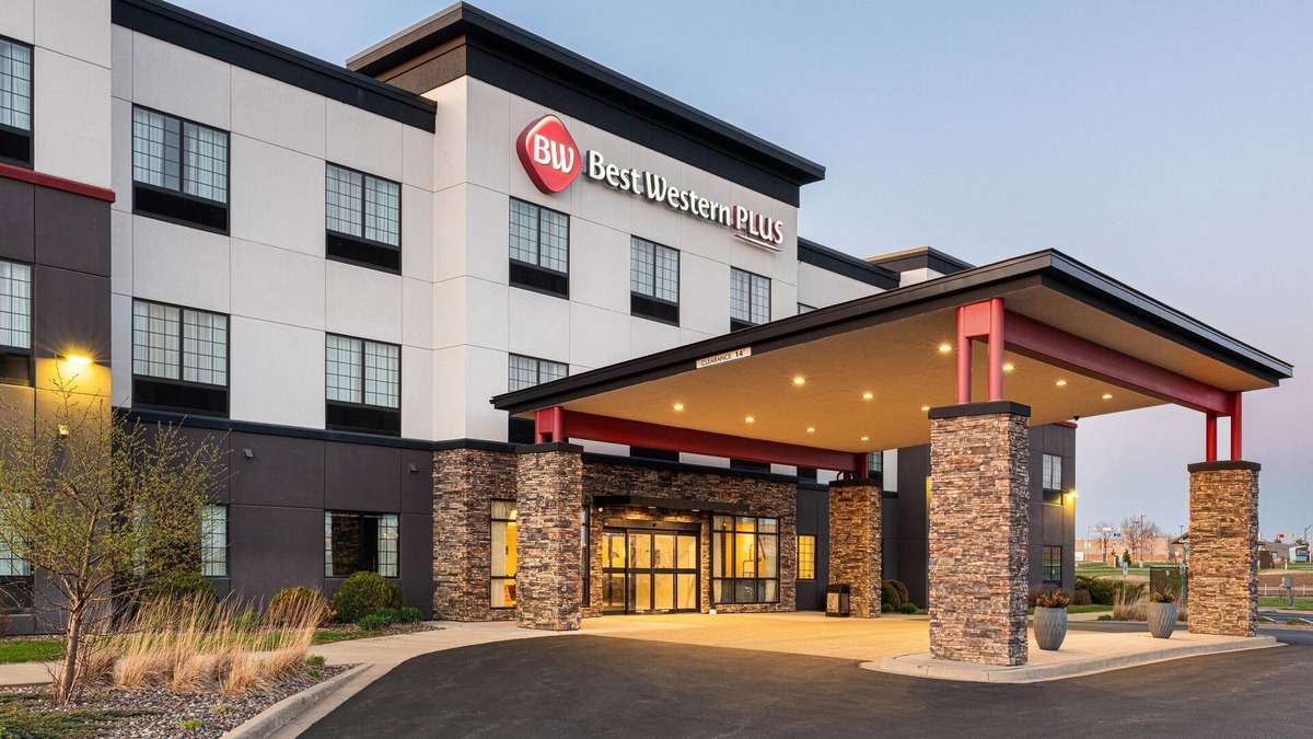 New Richmond Hotel | Best Western Plus New Richmond Inn & Suites