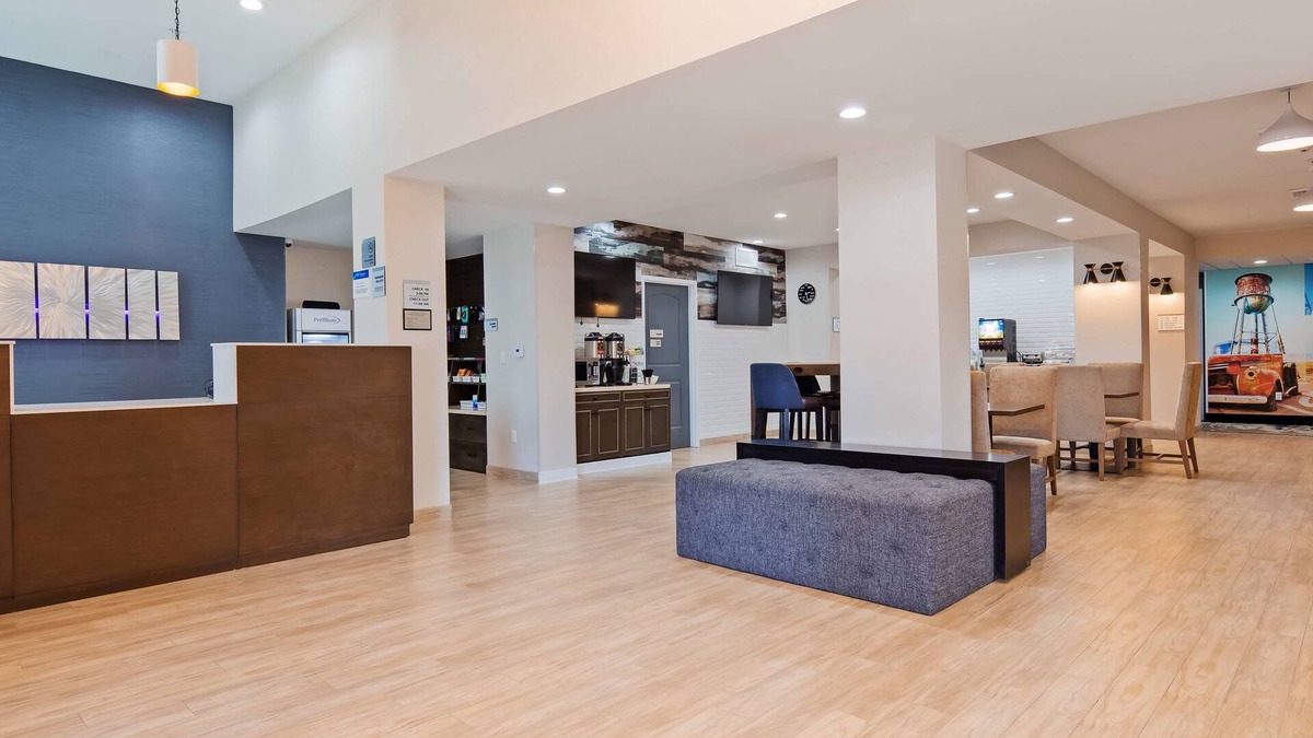 Barstow Hotel | Best Western Plus New Barstow Inn & Suites