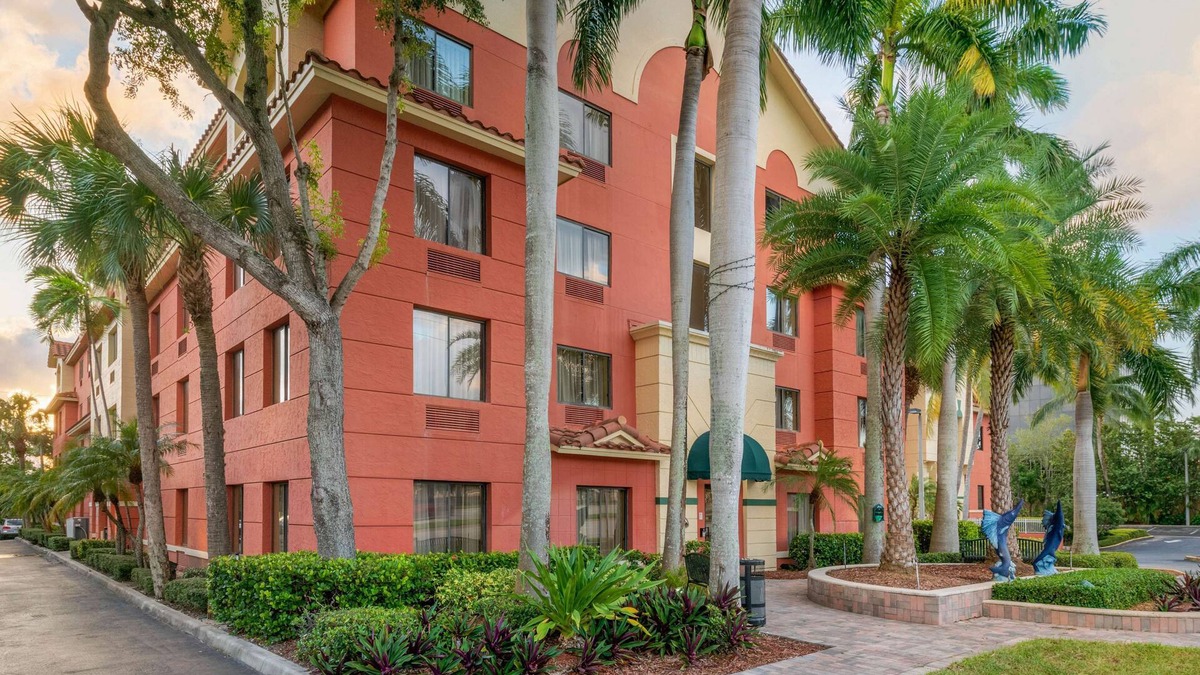 North Palm Beach Hotel | Best Western Plus Palm Beach Gardens Hotel & Ste & Conf Ctr