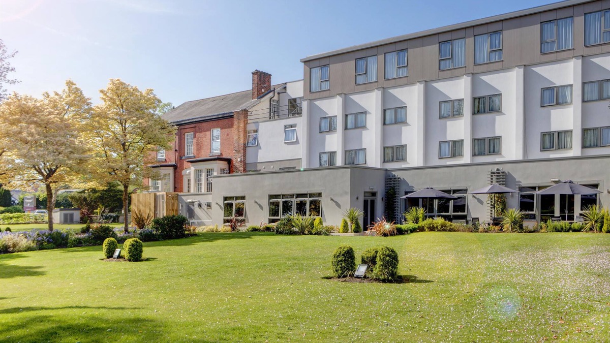 Handforth Hotel | Best Western Plus Pinewood Manchester Airport-Wilmslow Hotel