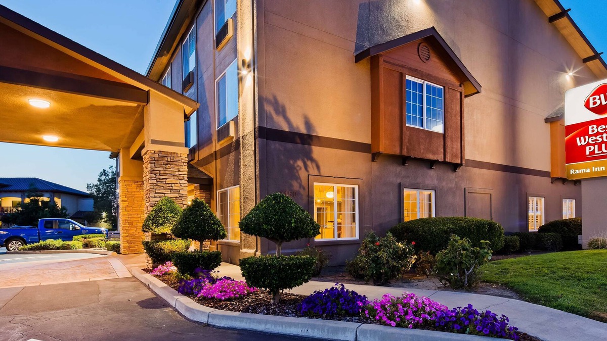 Oakdale Hotel | Best Western Plus Rama Inn & Suites