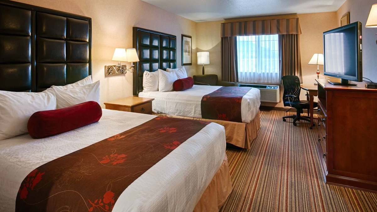 La Grande Hotel | Best Western Plus Rama Inn & Suites