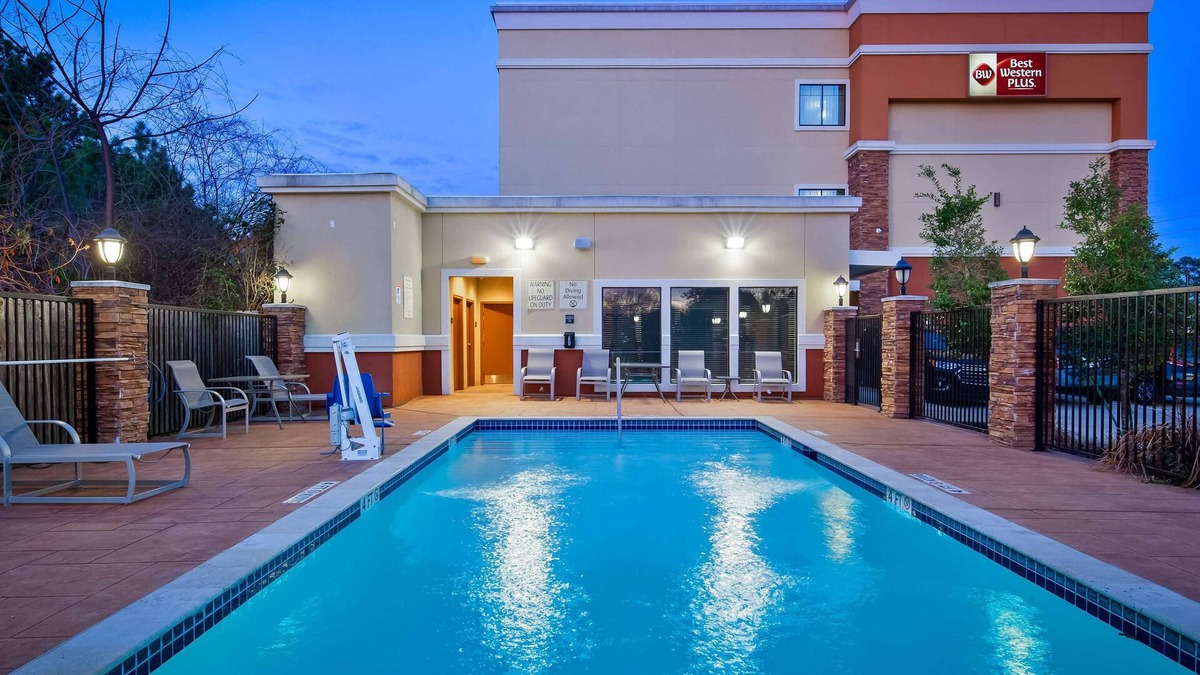 Spring Hotel | Best Western Plus Spring Inn & Suites