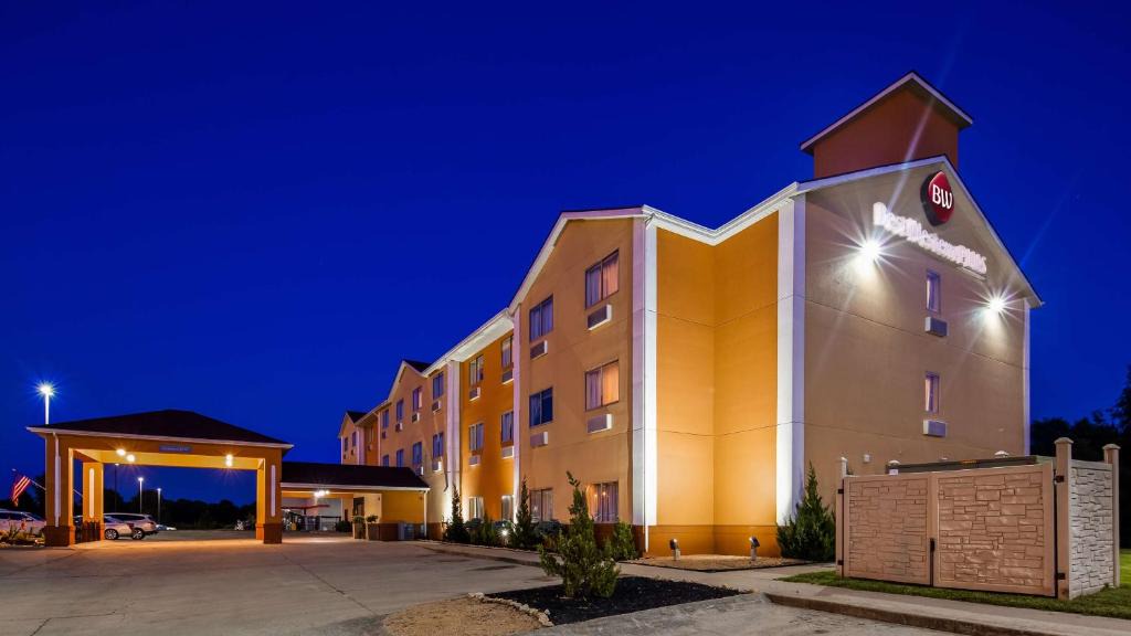 Harrison Hotel | Best Western Plus Whitewater Inn