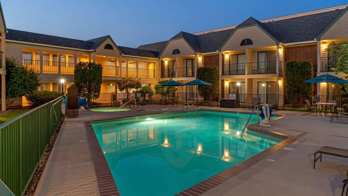 Parkrose Hotel | Best Western Pony Soldier Inn - Airport