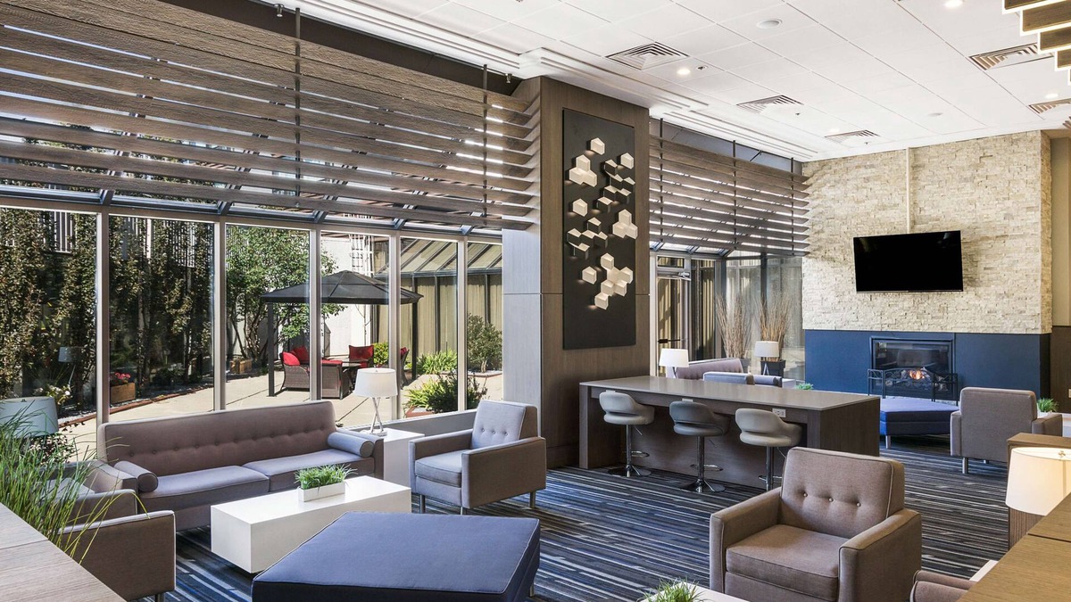 Calgary Hotel | Best Western Premier Calgary Plaza Hotel & Conference Centre