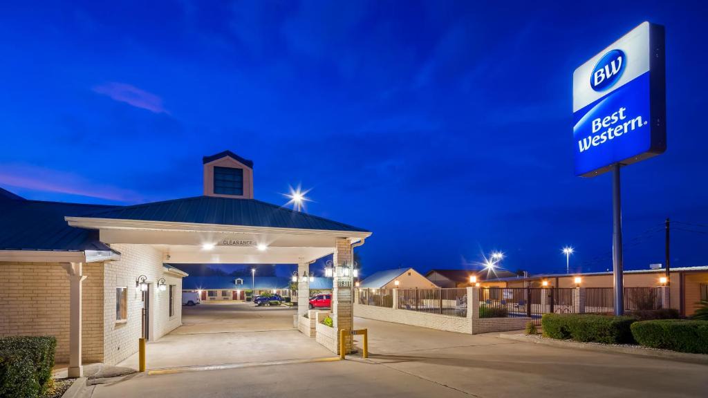 Gonzales Hotel | Best Western Regency Inn & Suites