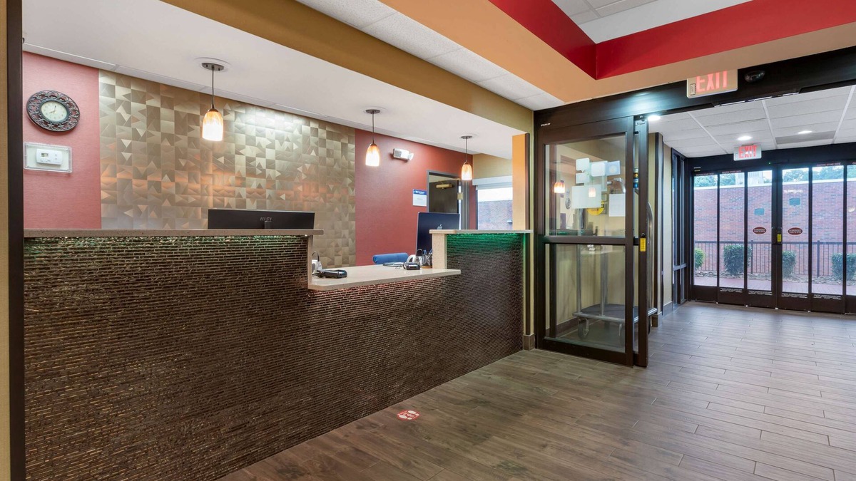 Normandy Shores Hotel | Best Western Seneca-Clemson