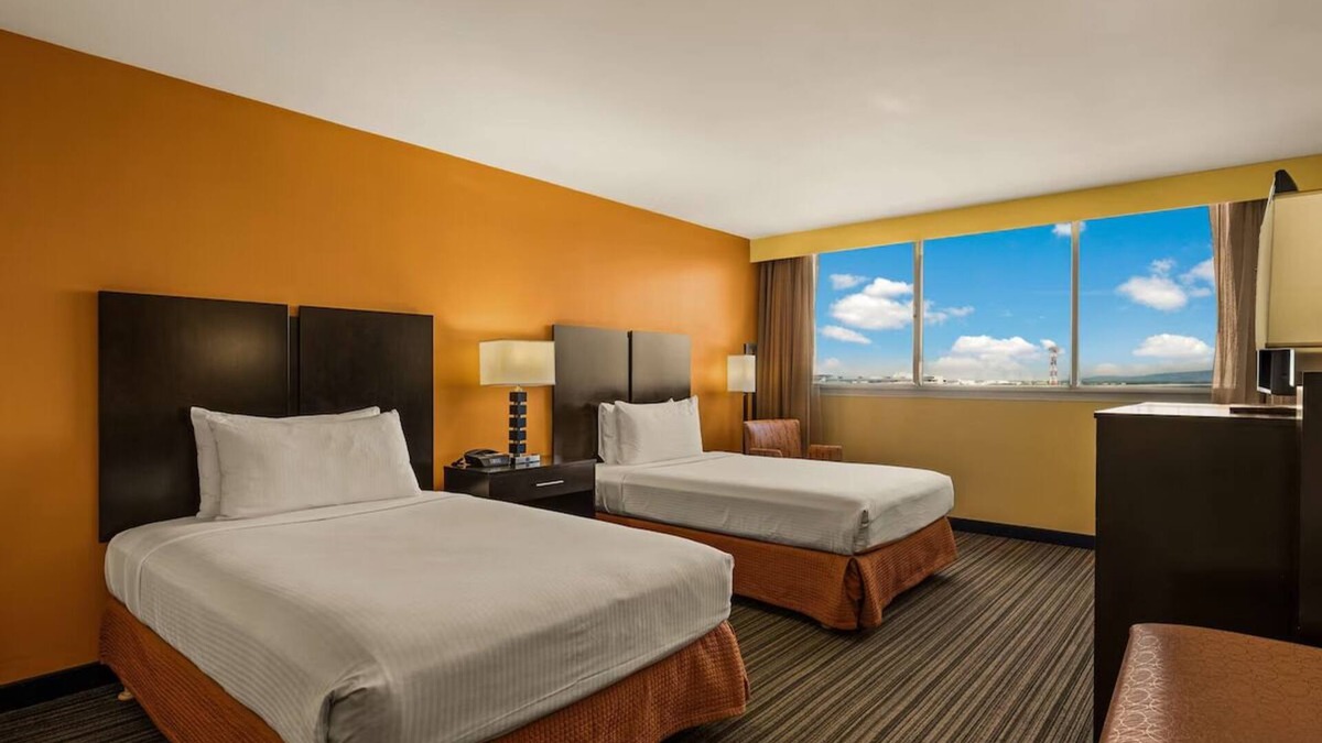 Western Honolulu Hotel | Best Western The Plaza | Standard Room 2 Double Beds | Swimming Pool