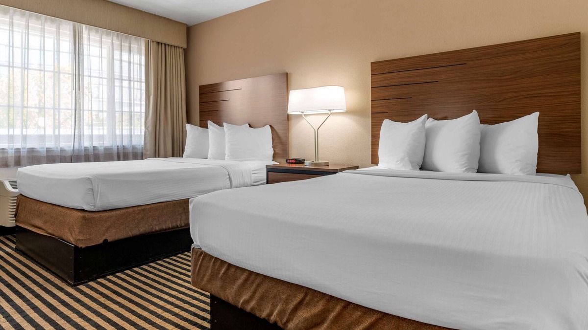 Modesto Hotel | Best Western Town House Lodge