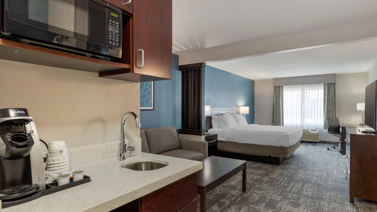 Watertown Hotel | Best Western Watertown Inn and Suites