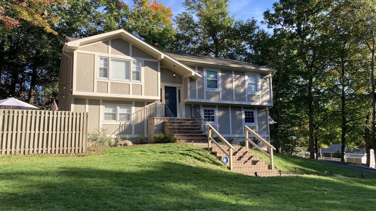 Lake Hopatcong House | BestOBothWorlds.2G@HandcraftedWoodTerrace.GameRoom