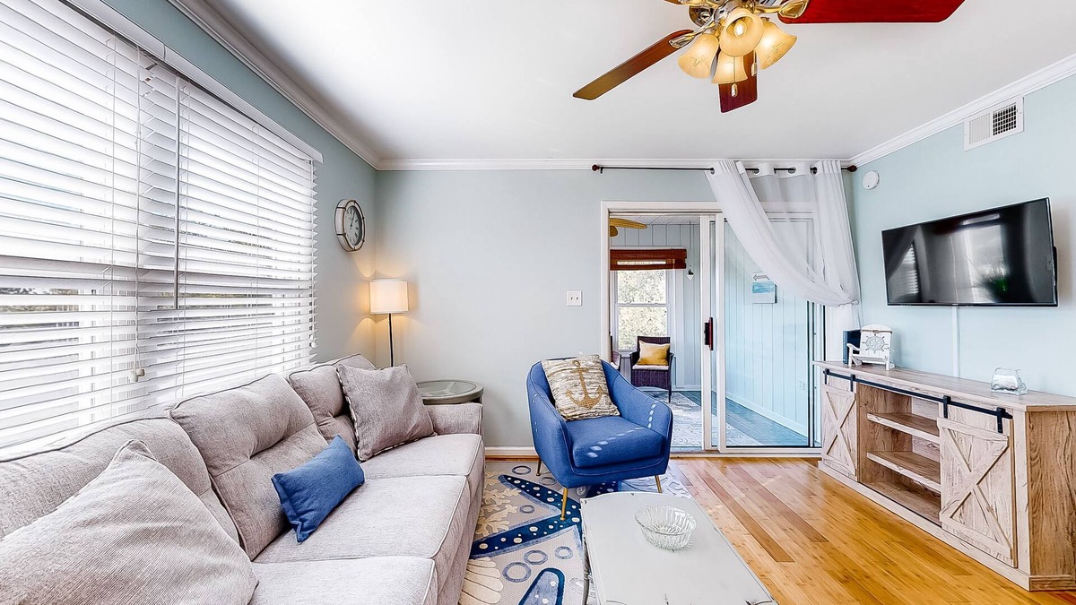 Frankford Condo | Bethany Meadows condo with new owners, pool & tennis court - close to everything