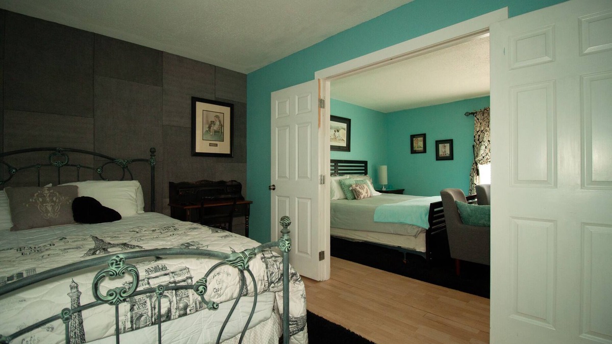 Yelm Bed & Breakfast | Betsy Pease Suite on BNB