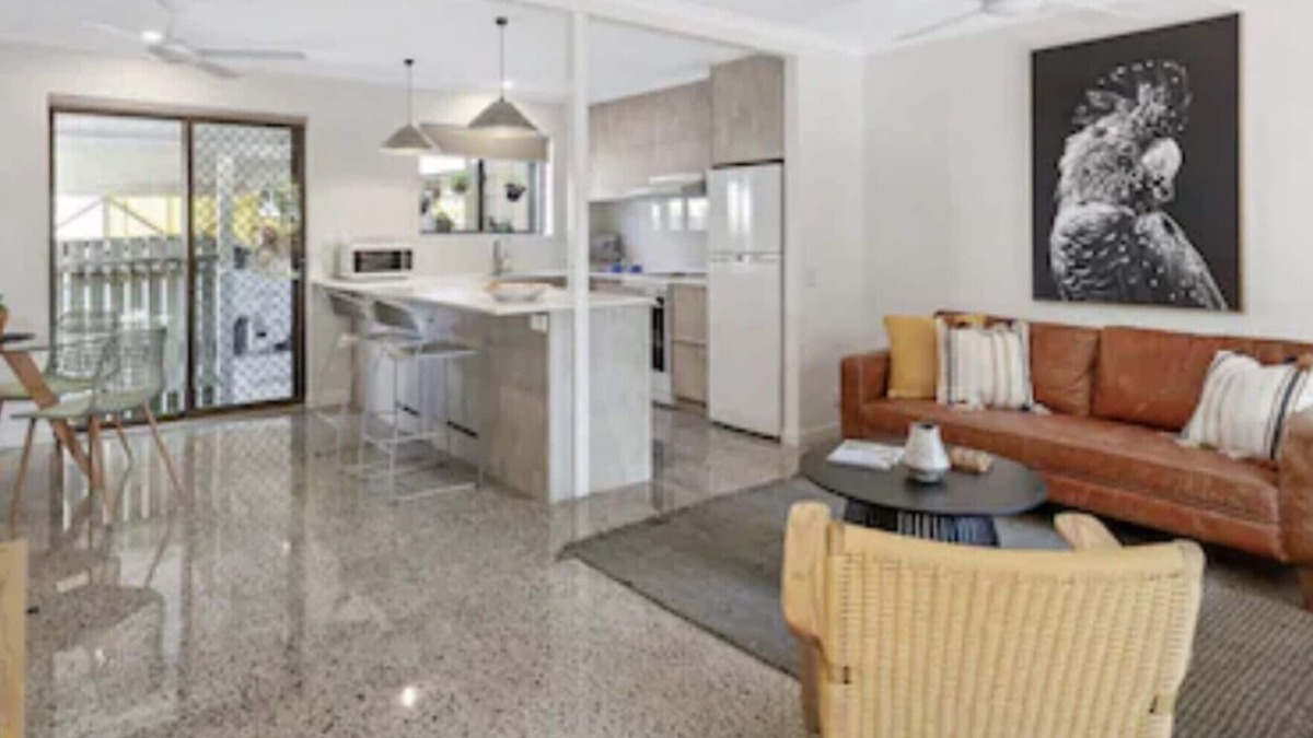Tewantin House | Betty on Hilton- Just steps from the Noosa river