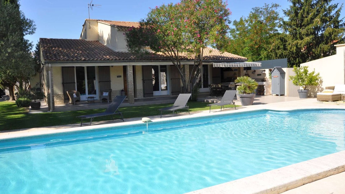 Jonquerettes House | Between Avignon and L'Isle-sur-la-Sorgue, vacation villa on the outskirts of the village of Jonquerettes,.