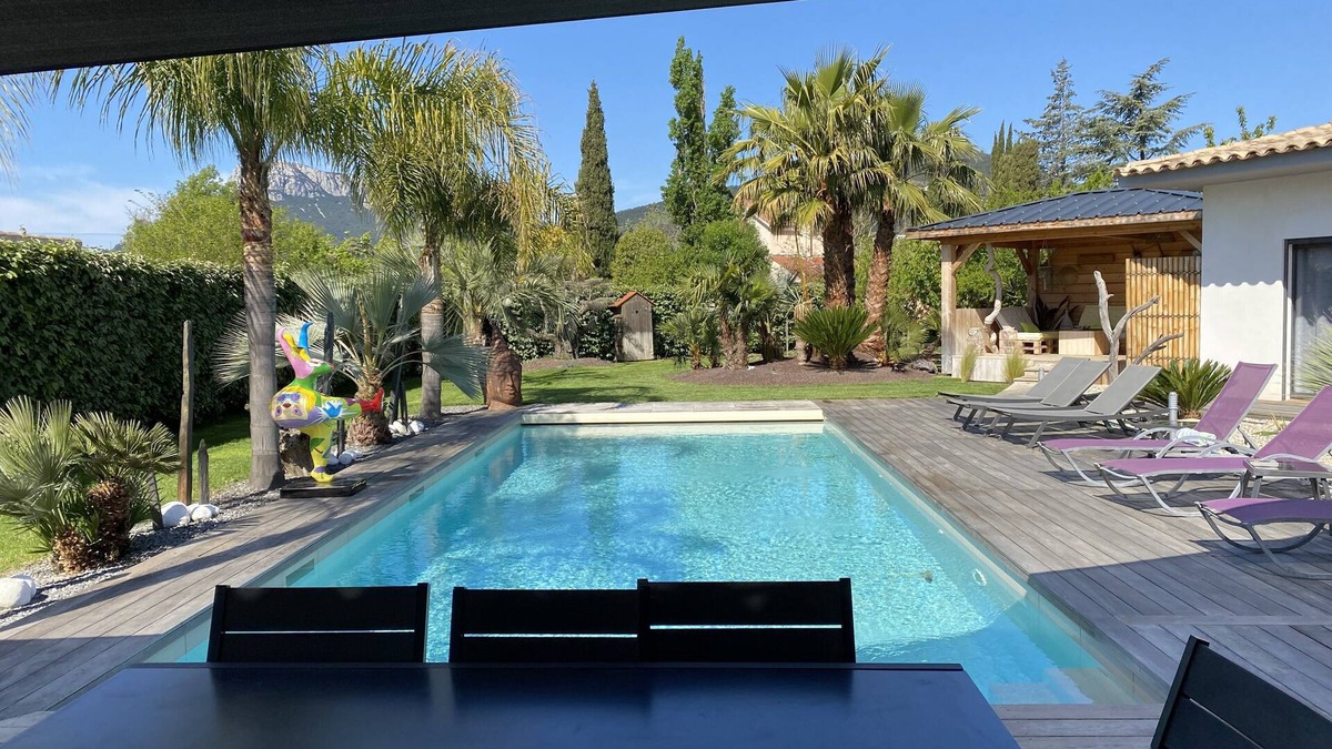 Sollies-Ville House | BETWEEN CASSIS AND ST TROPEZ VILLA WITH HEATED SWIMMING POOL