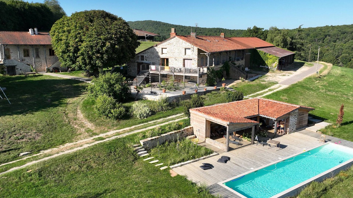 Saint-Gengoux-de-Scisse Villa | Between vineyards and forest, secluded estate with swimming pool and magnificent view