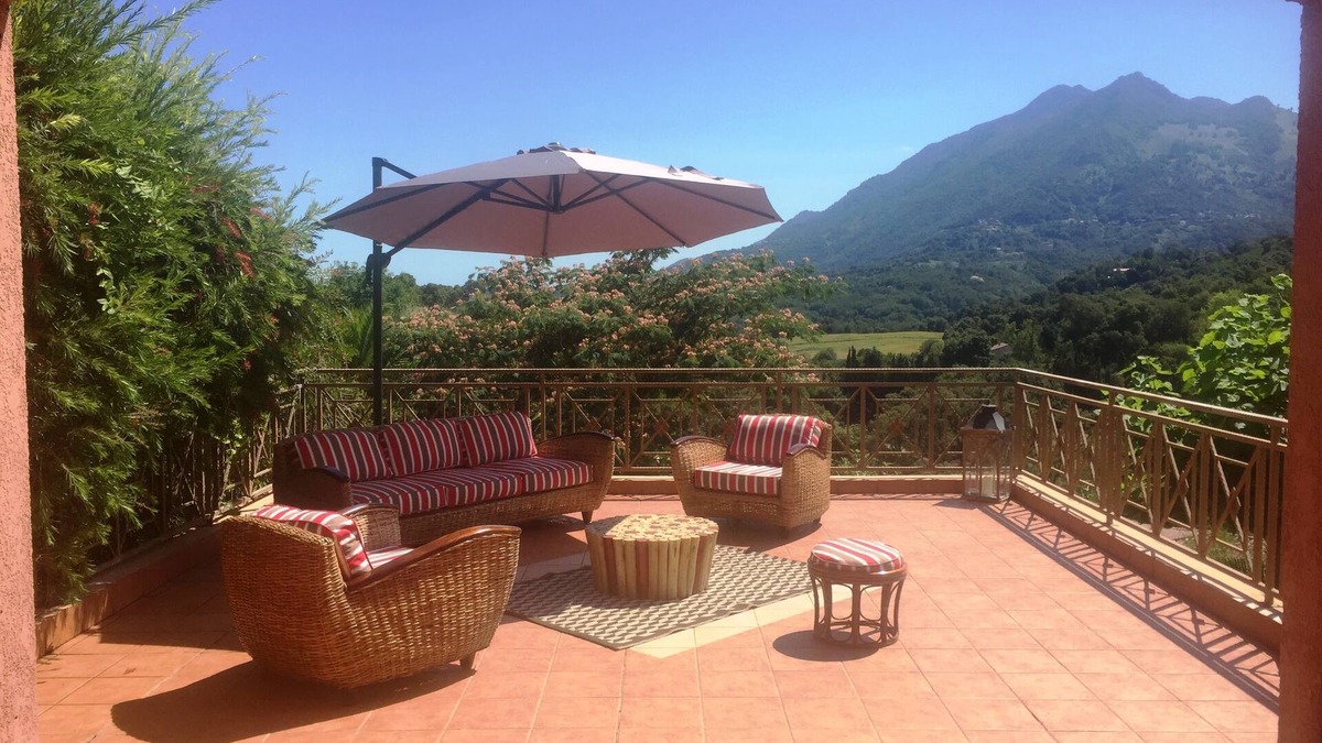 Santa-Lucia-di-Moriani House | Between sea and mountains, in the maquis. and with your feet in the pool