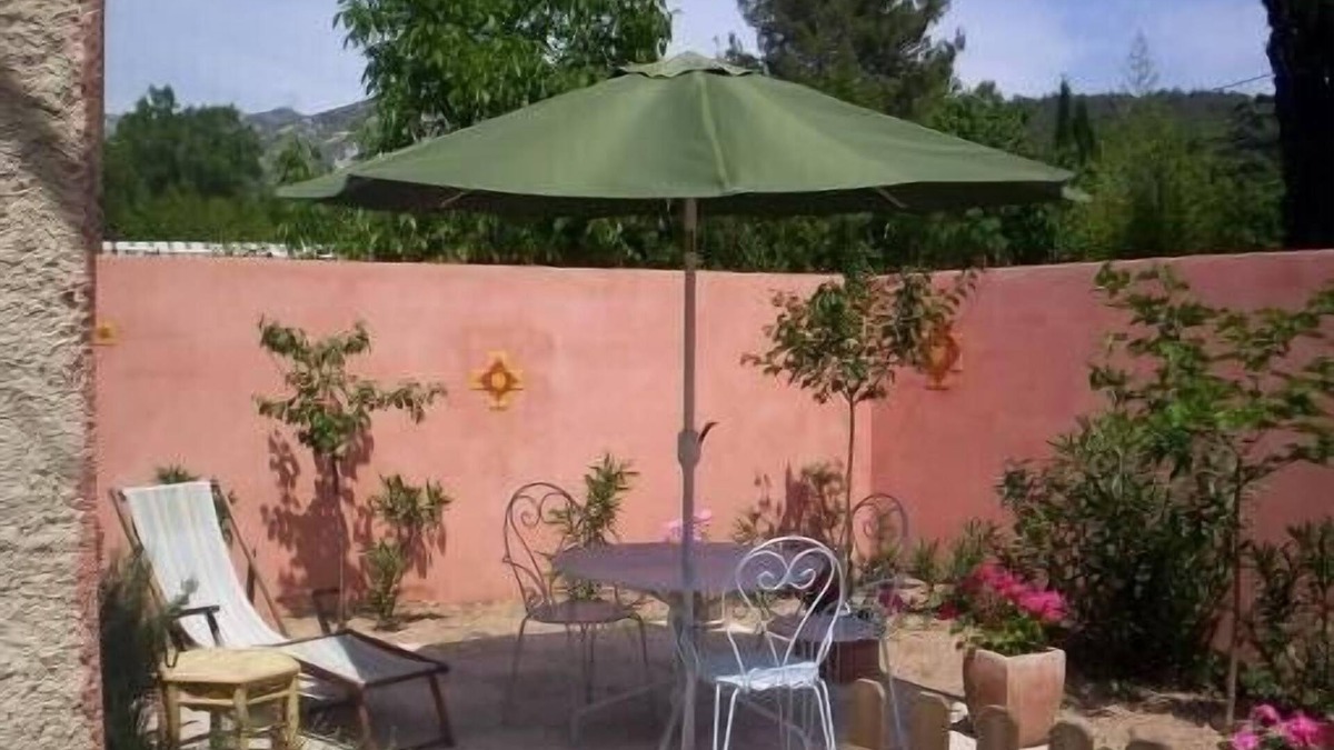 Gemenos Apartment | Between hills and sea, in PROVENCE small independent LOFT, quiet, luxurious comfort