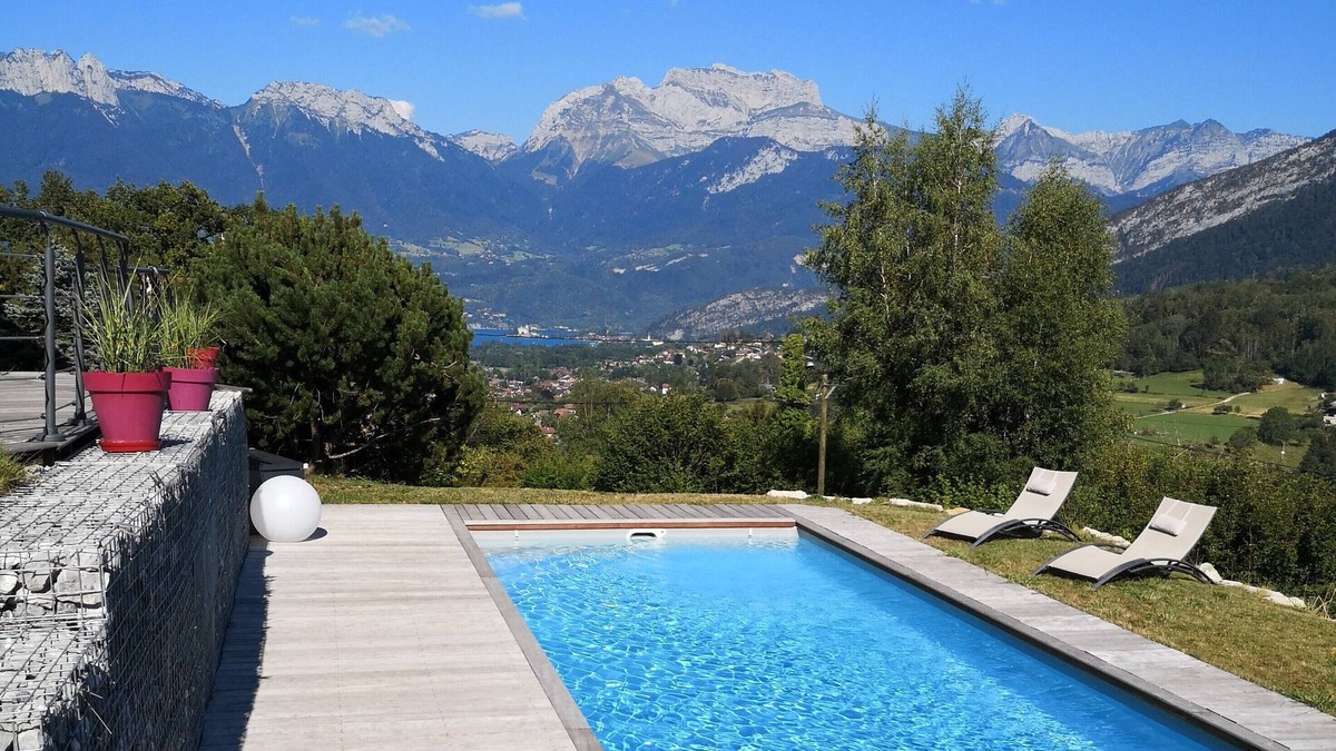 Saint-Jorioz House | Between Lake & Mountain, Panoramic view with pool.