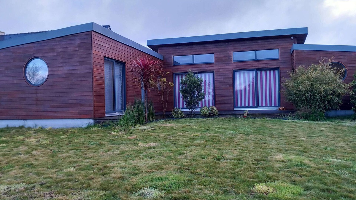 Pont-Croix House | BETWEEN LAND AND SEA BRIGHT HOUSE ON ONE LEVEL, LARGE GARDEN