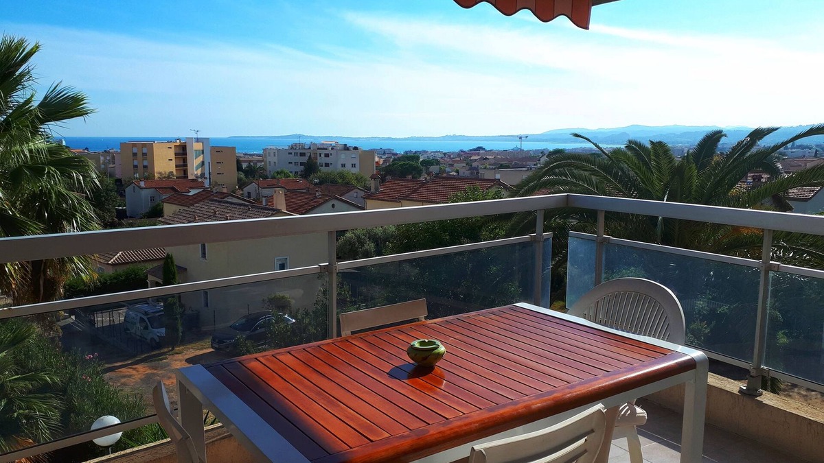Saint-Laurent-du-Var Apartment | Between Nice and Cannes, panoramic sea view, swimming pool