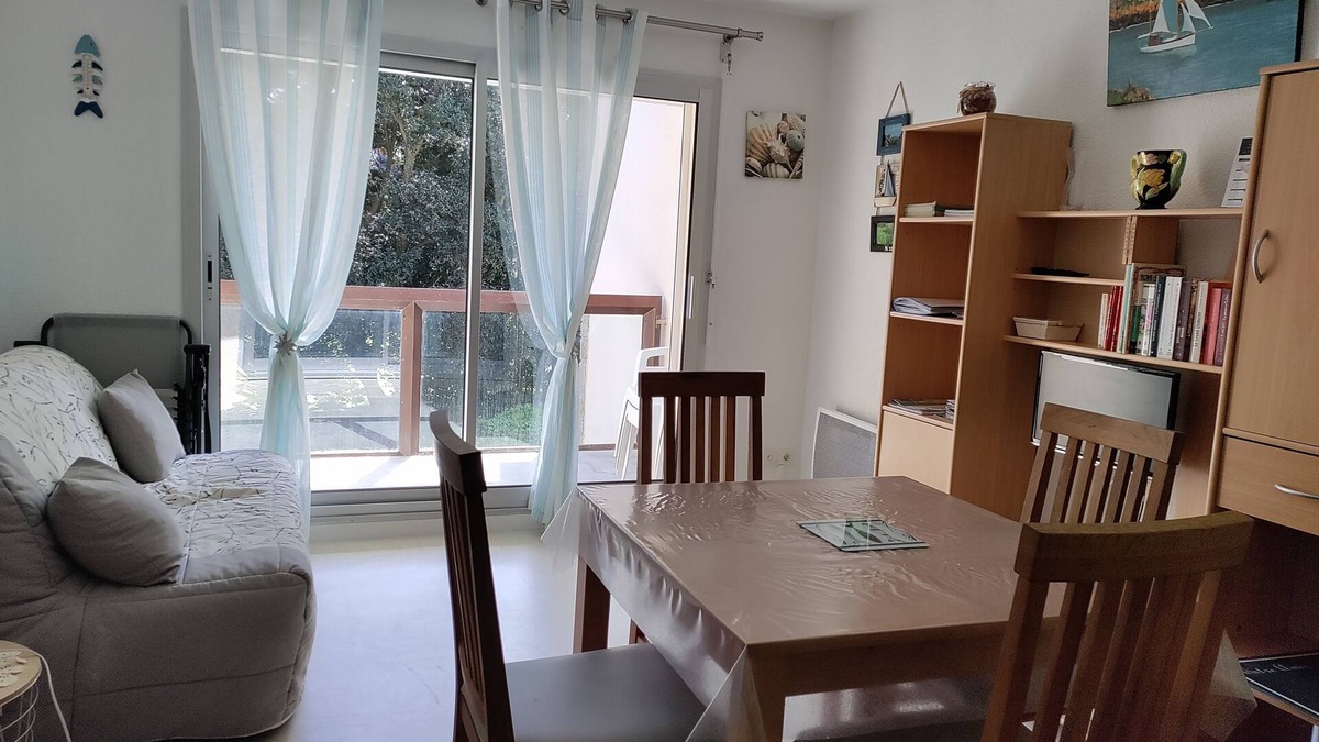 Saint-Jacques Apartment | Between port and beach, small residence with calm, 100m from the sea
