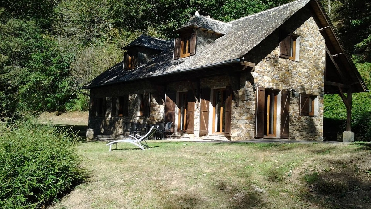 Rignac House | Between Rodez & Albi detached house isolated and quiet up to 11 beds