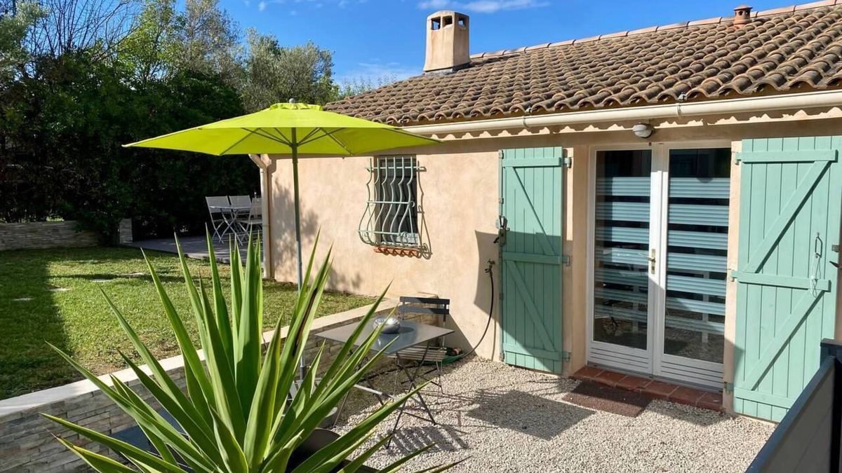 Evenos House | Between sea and countryside, charming self-catering cottage with garden, private spa and BBQ.