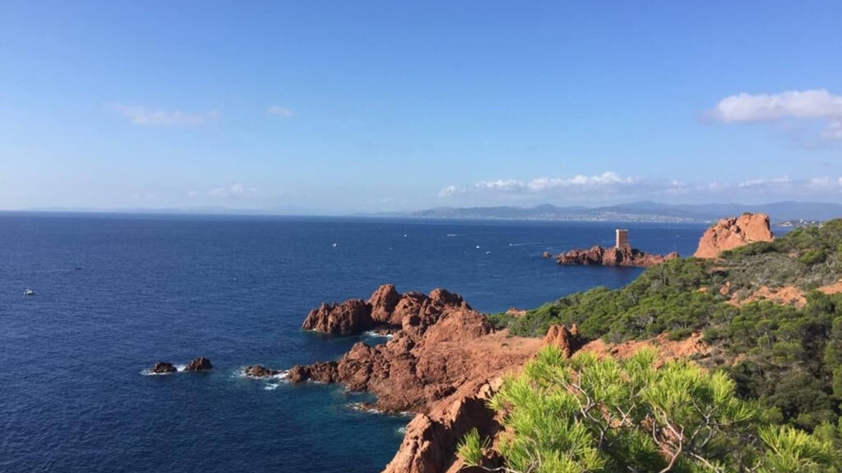 Le Dramont Apartment | Between sea and mountains, between Cannes and Saint Tropez