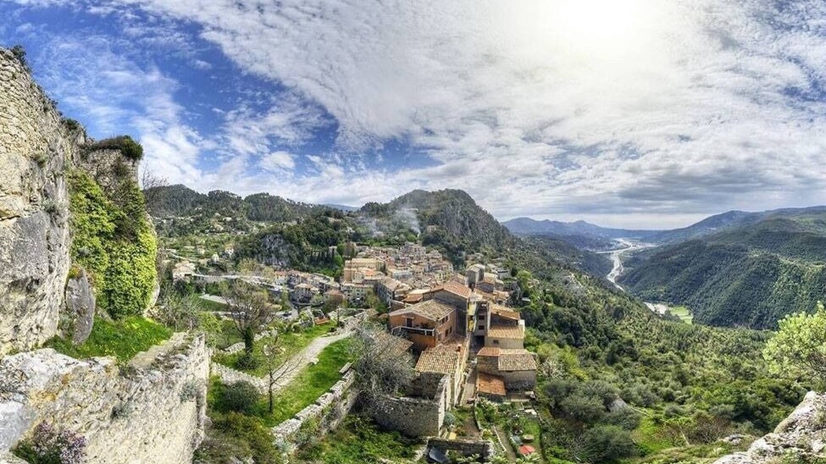 Gilette House | BETWEEN SKY AND EARTH, Gilette near Nice