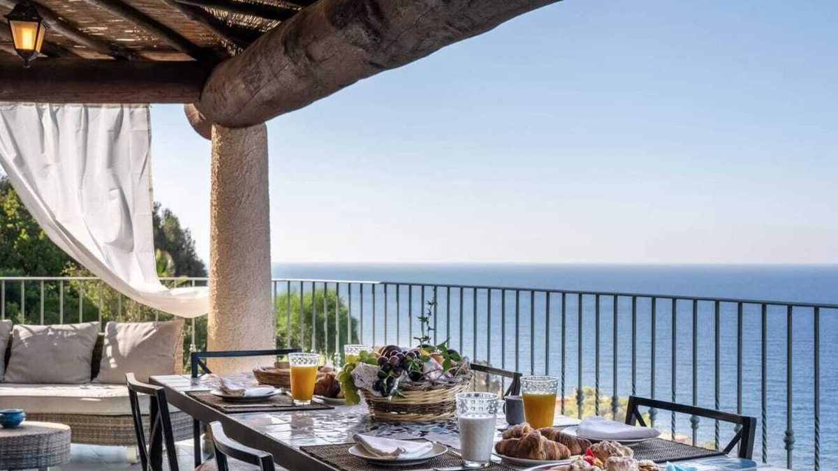 Villaggio delle Mimose Villa | Between The Sky And Sea Villa With Sea View