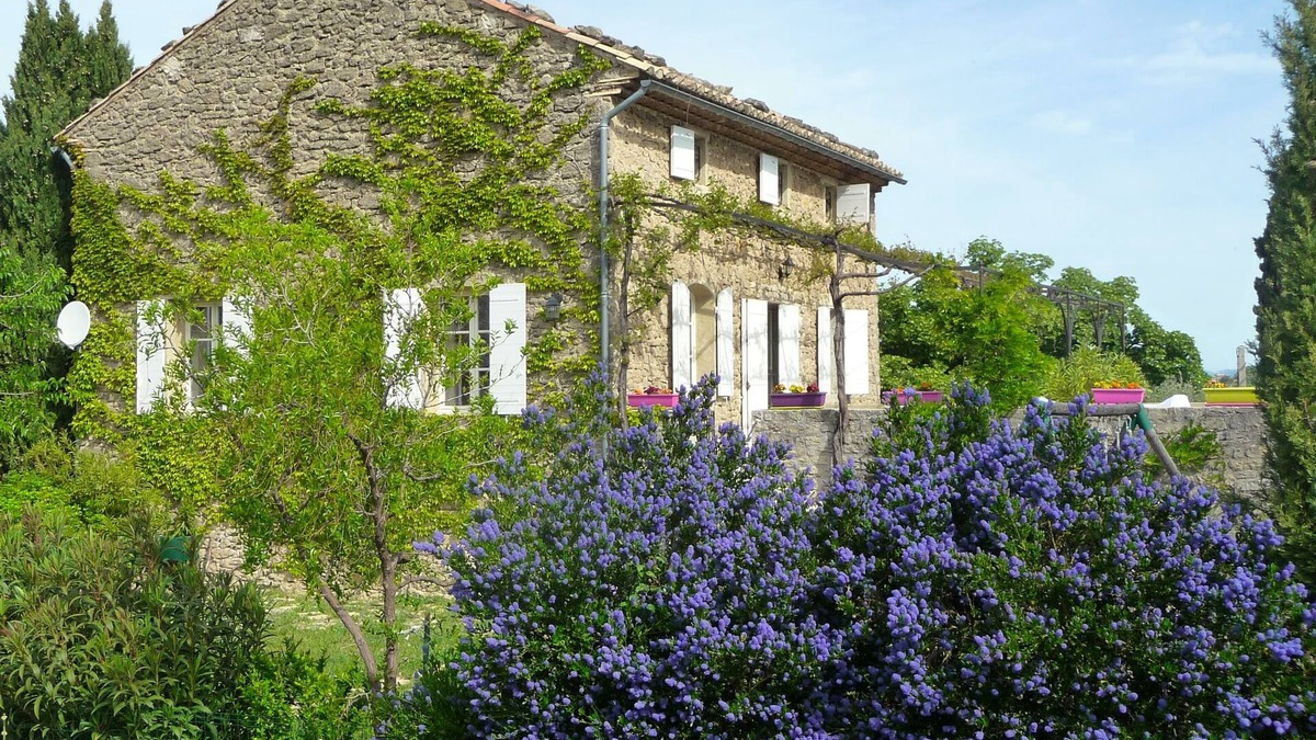 Faucon House | Between Vaison and Mont-Ventoux, Provencal farmhouse on the edge of the village of Faucon