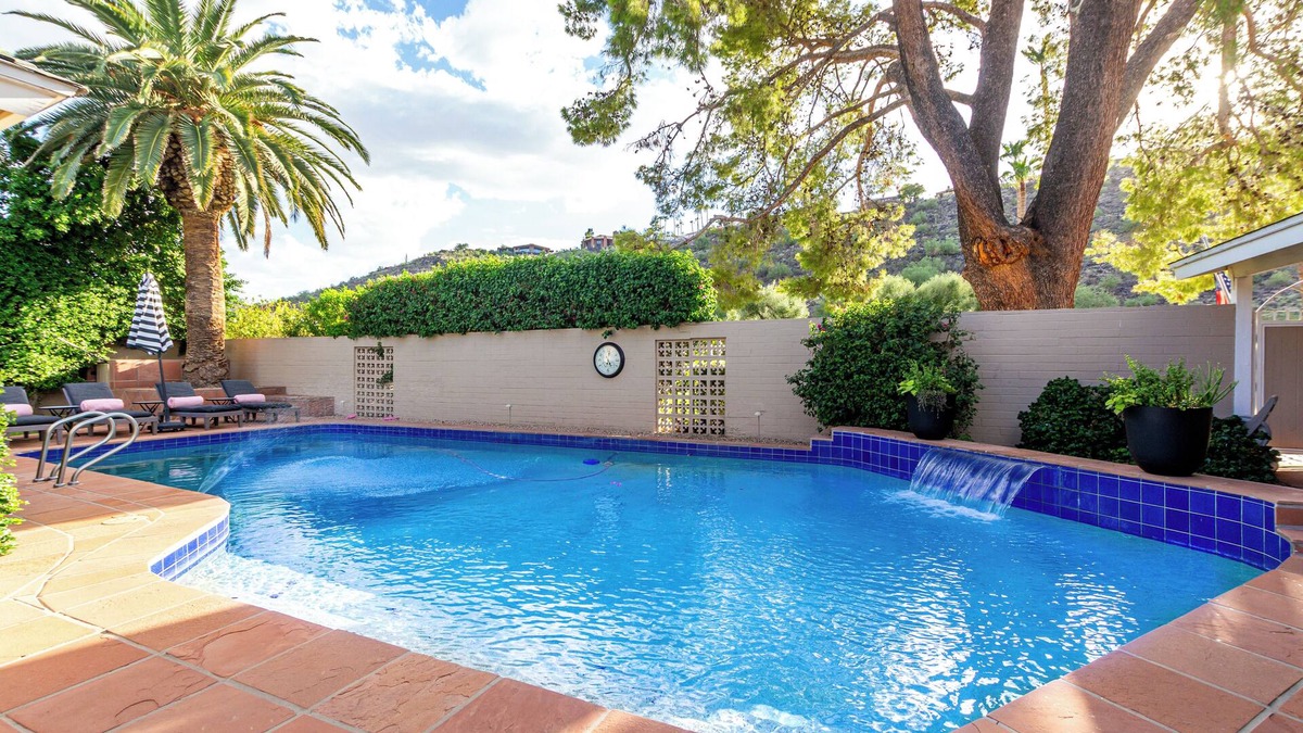 Moon Mountain Vistas House | Beverly Bungalow | Moon Valley Golf Course | Pool