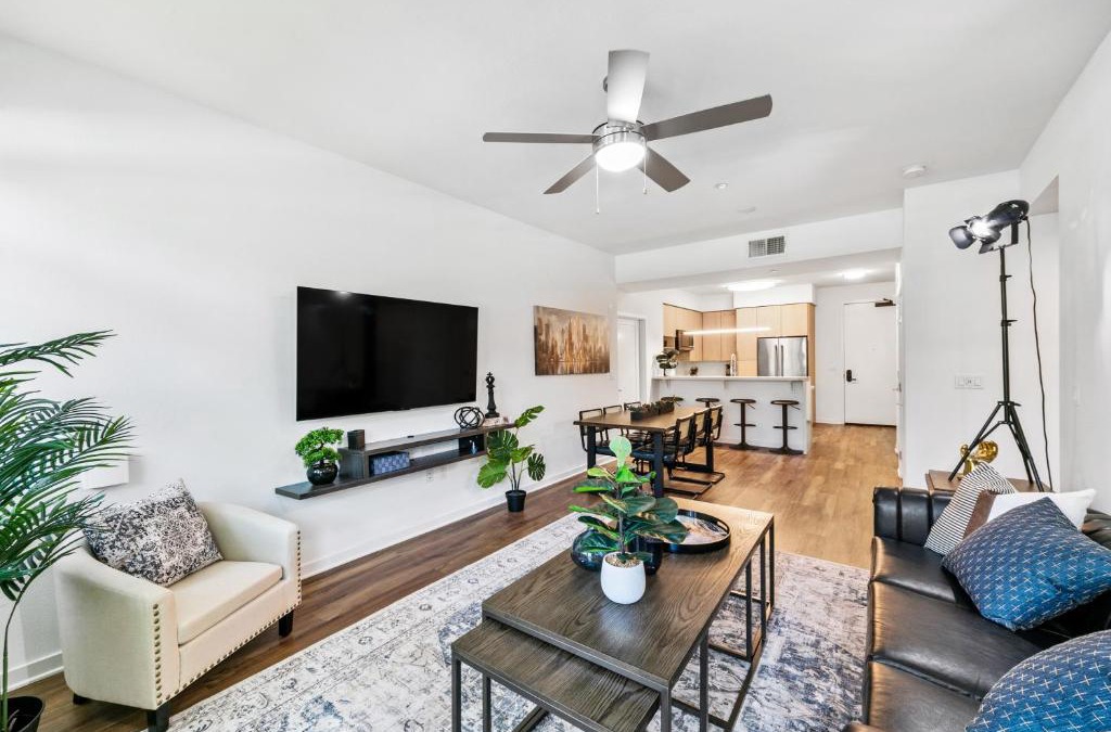 Carthay Circle Apartment | Beverly Grove Chic City Oasis 2 BR Apt with Den 138