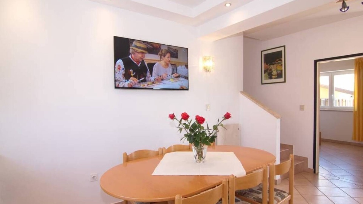 Brulo Apartment | Beverly Hills