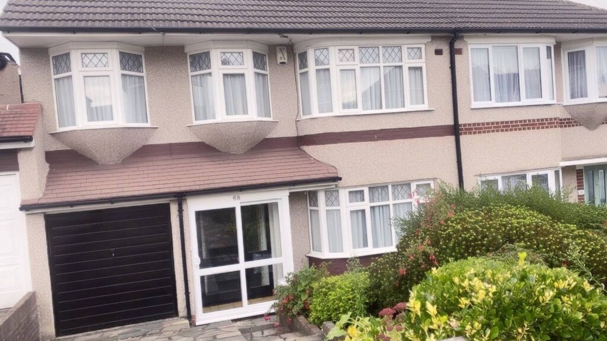 Barnehurst House | BexleyhealthTown Centre 5 Bedroom Luxurious Home