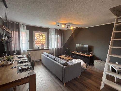 Vienenburg Apartment | BeyerAppartements- Suite für 6 - Balkon- 3 Schlafzimmer- SmartTV- Babygerecht- Küchenzeile- Espresso Maschine- ca 100m2
