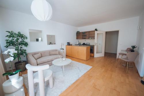 Oberdobling Apartment | Bezauberndes Studio mit privatem Garten