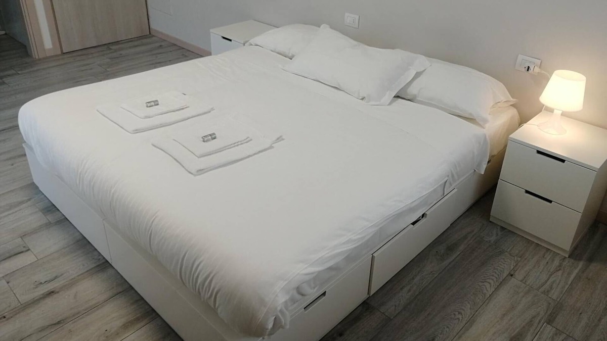Grassobbio Bed & Breakfast | Bgy Airport House Ampia Camera Matrimoniale con Balcone