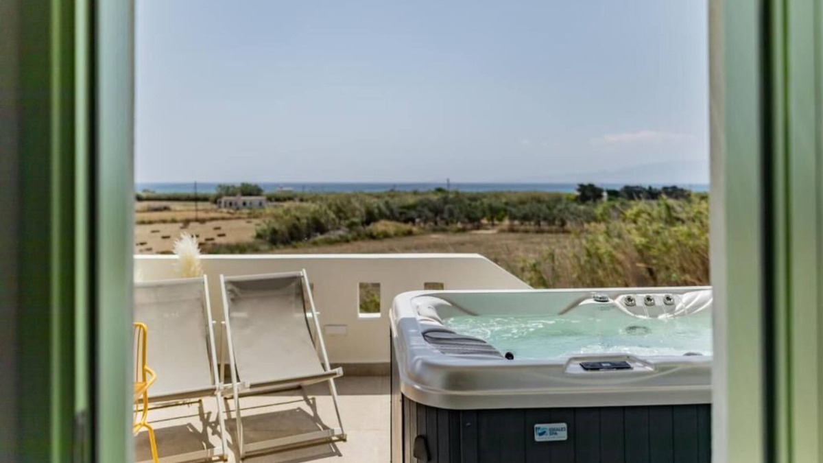 Irakleia Apartment | BH057 - C - Suite Naxos