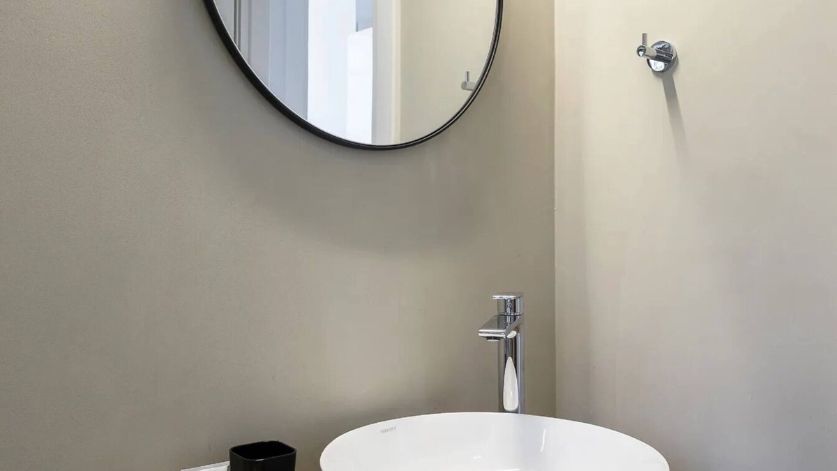Sourpi House | BH1007 - C - Suite Magnisia
